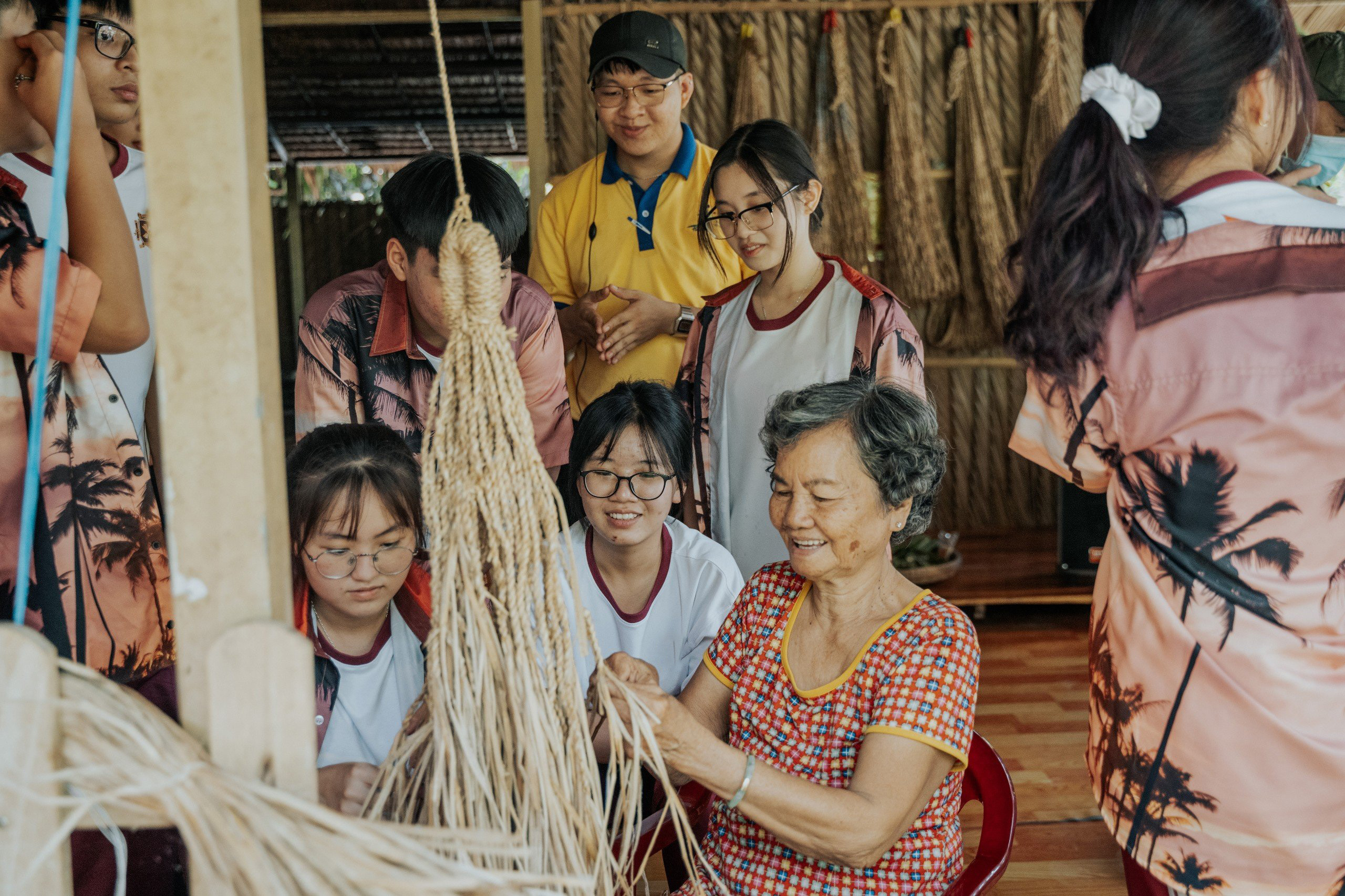 Về Chúng Tôi